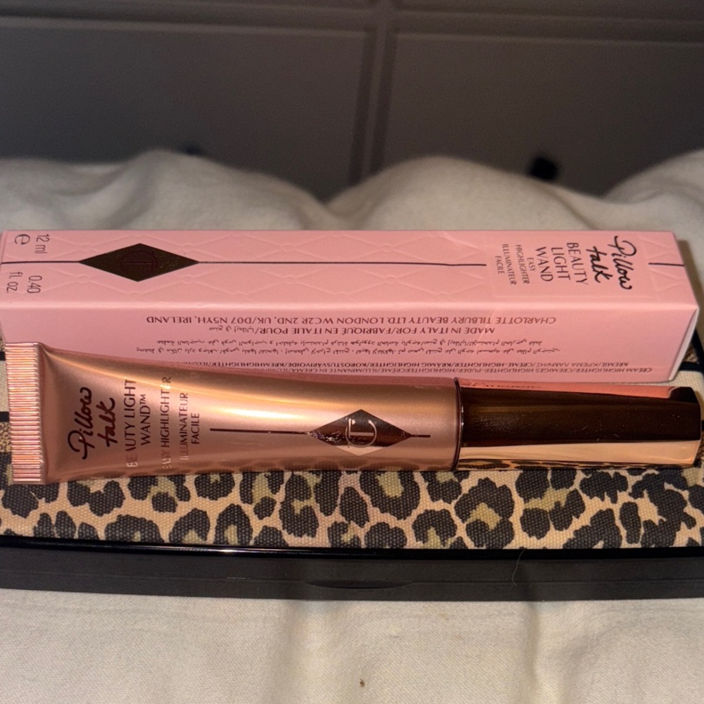 Charlotte Tilbury Beauty Light Wand Highlighter - Pillow Talk NWB